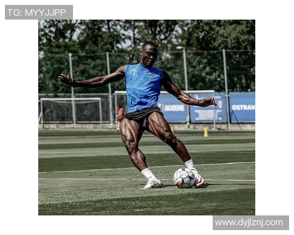 揭秘足球明星的保养秘诀与训练视频分享让你也能拥有运动员般的体魄