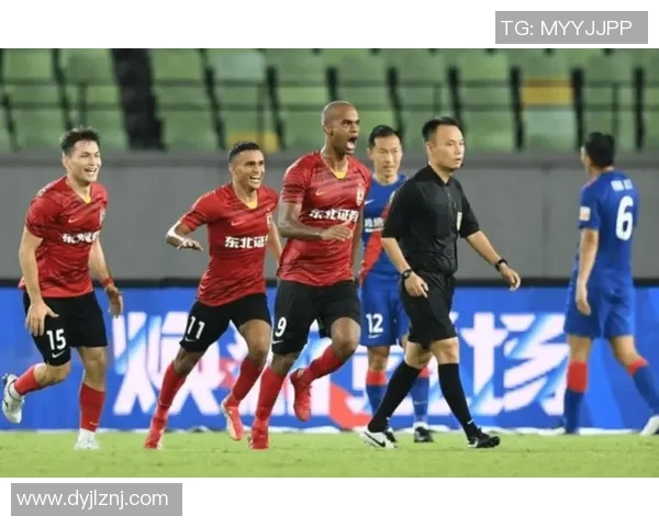 武汉篮球队以74分领跑世界锦标赛积分榜展现强劲实力 武汉篮球队以74分领跑世界锦标赛积分榜展现强劲实力