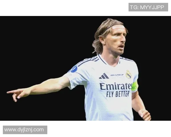 法国足球明星后卫的辉煌历程与传奇瞬间解析 法国足球明星后卫的辉煌历程与传奇瞬间解析