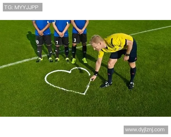 足球明星为粉丝送出限量版手机感谢支持与热爱共同见证精彩时刻