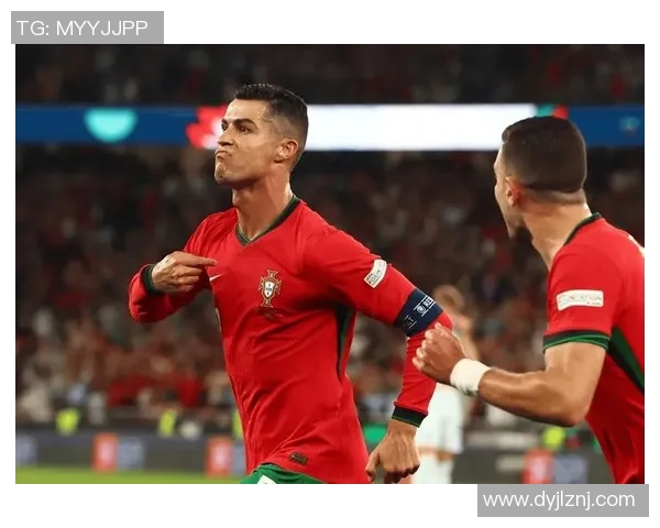 足球明星因扔水瓶引发争议视频曝光引发球迷热议与媒体关注 足球明星因扔水瓶引发争议视频曝光引发球迷热议与媒体关注